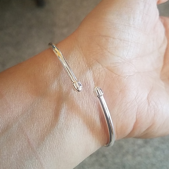 New Sterling silver Infinity Bangle 7 inches - Picture 3 of 7